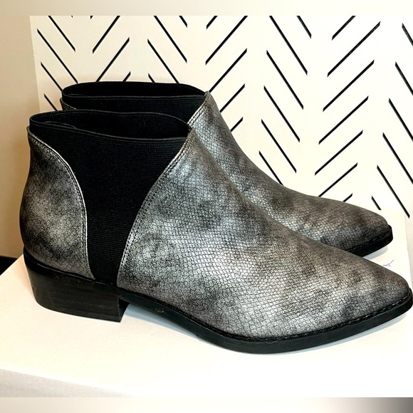 Coconuts By Matisse Women's Ankle Boots Pewter Snake Printed - Picture 1 of 16
